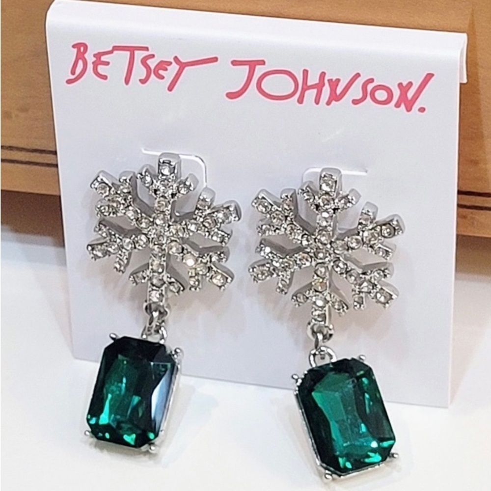 BETSEY JOHNSON Christmas Holiday Snowflake Green Crystal Sparkle Earrings NWT